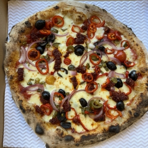 Diavola - nduja, jalapeños, chillies, plum toms, red pepper, olives